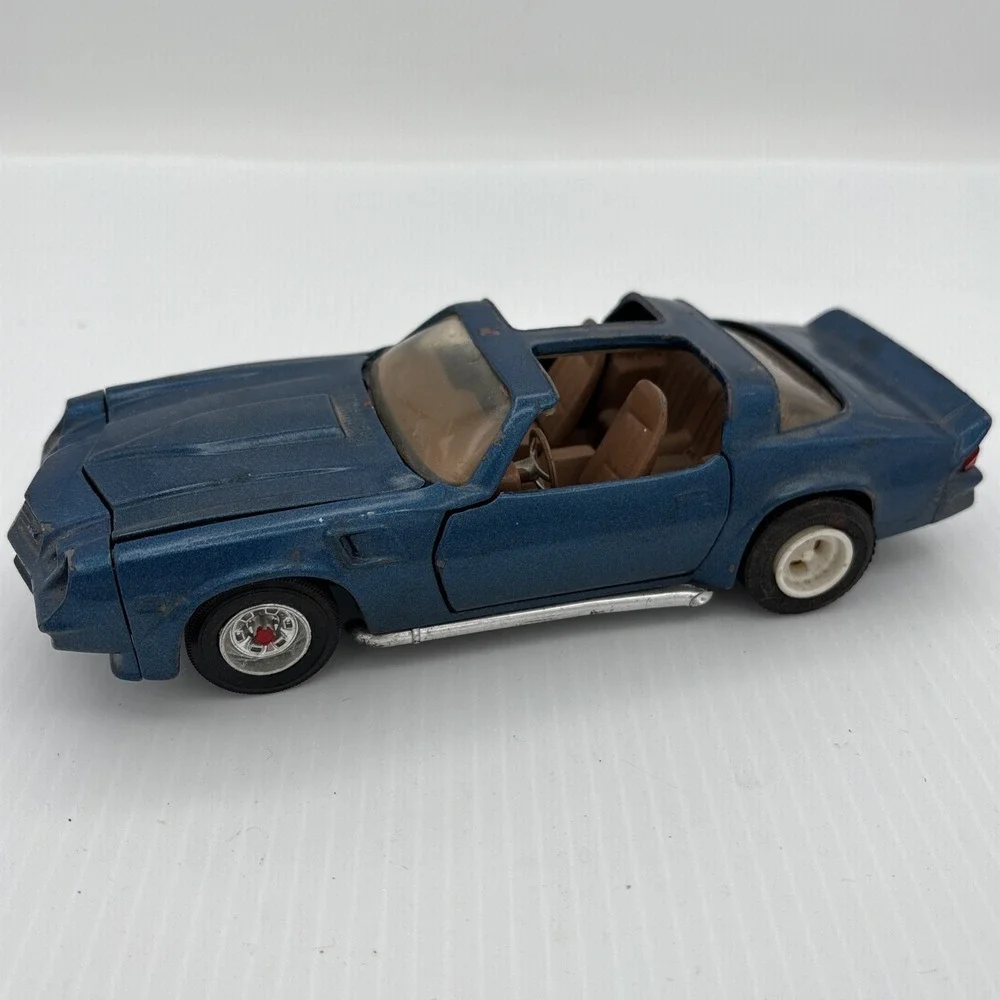 Ertl 1979 Chevrolet Blue Z28 Camero Bonus T-Top
